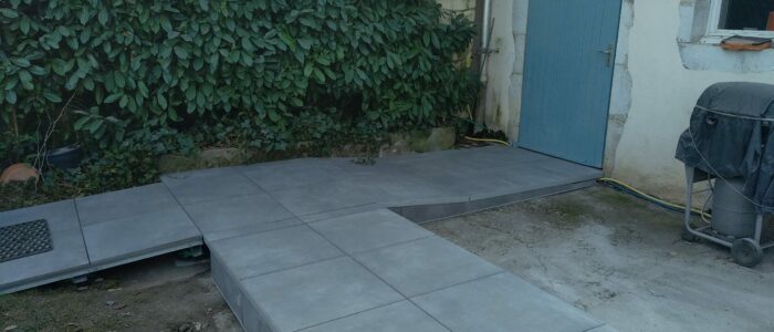 Rampe d'accès en carrelage 2cm sur structure terrassteel